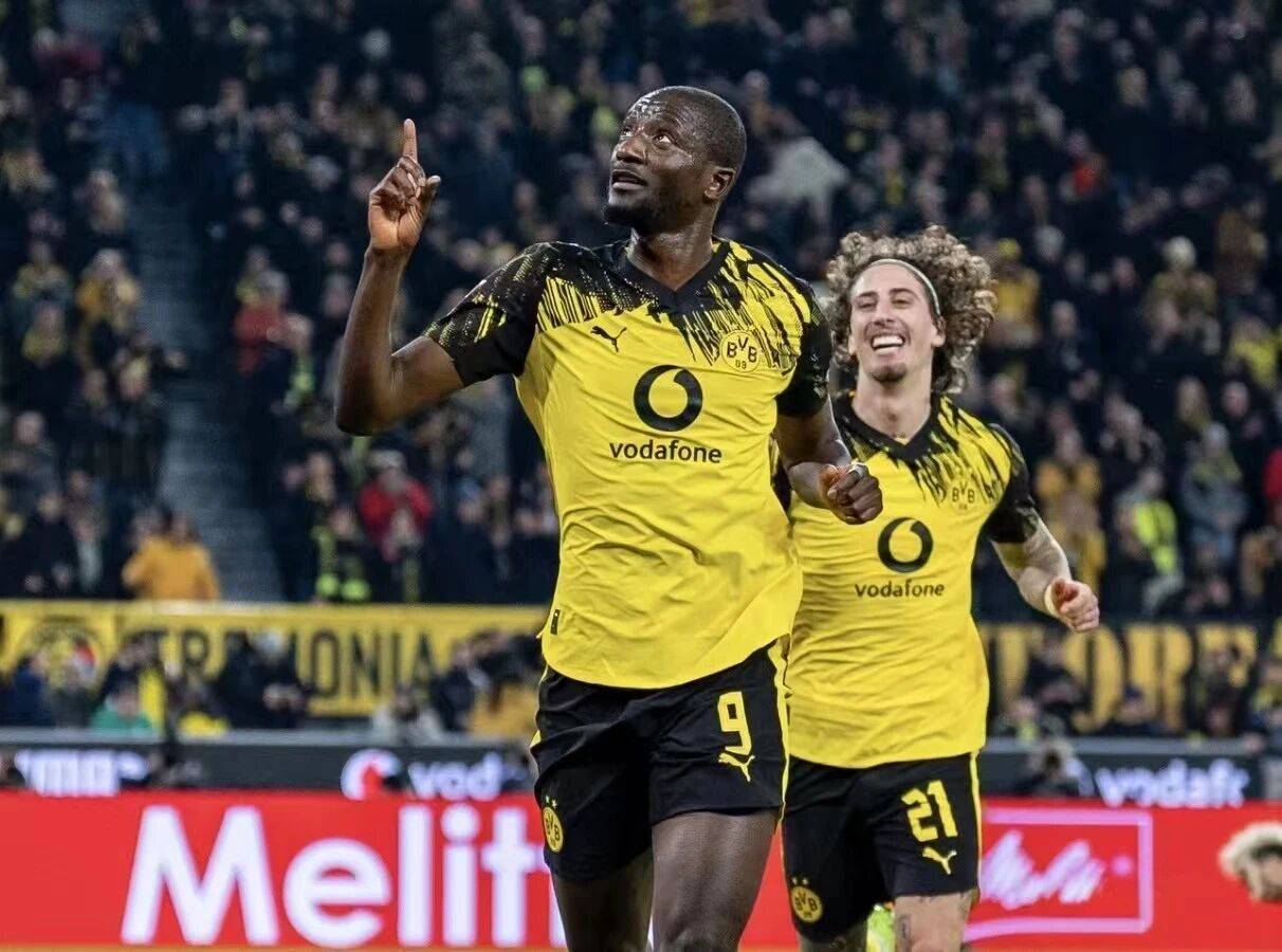 德甲冠军悬念再起，多特缩小与拜仁分差